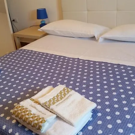 Sospesi Nel Borgo *