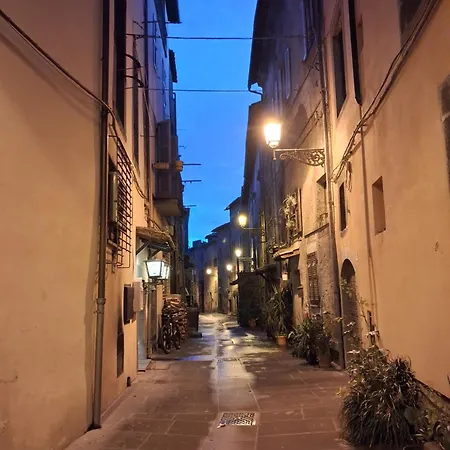 Sospesi Nel Borgo *