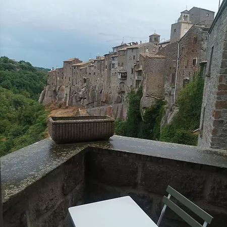 Sospesi Nel Borgo *