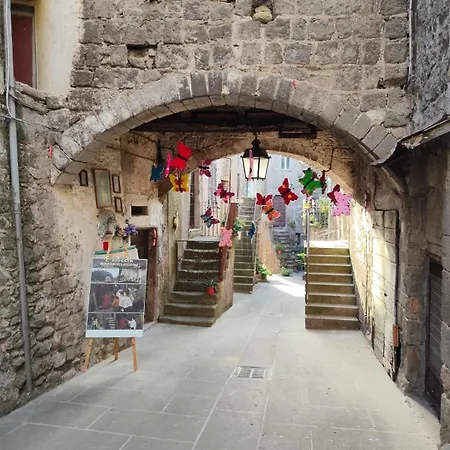 Sospesi Nel Borgo Vitorchiano