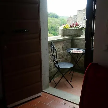 Sospesi Nel Borgo *